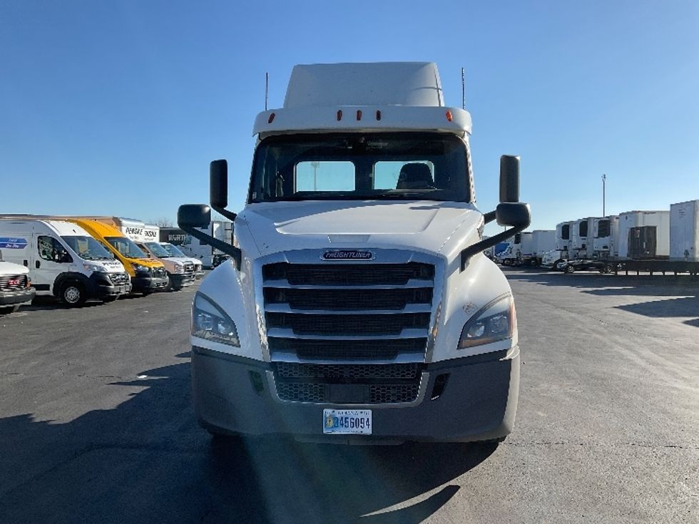 Day Cab Tractor-Heavy Duty Tractors-Freightliner-2018-T12664ST-Indianapolis-IN-487,576\n\t\tmiles-$ 40,750 - Image 2