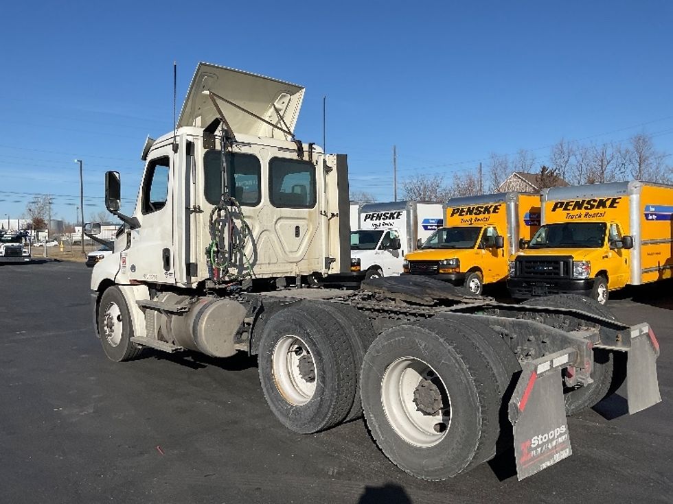 Day Cab Tractor-Heavy Duty Tractors-Freightliner-2018-T12664ST-Indianapolis-IN-487,576\n\t\tmiles-$ 40,750 - Image 5
