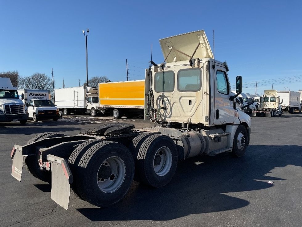 Day Cab Tractor-Heavy Duty Tractors-Freightliner-2018-T12664ST-Indianapolis-IN-487,576\n\t\tmiles-$ 40,750 - Image 7