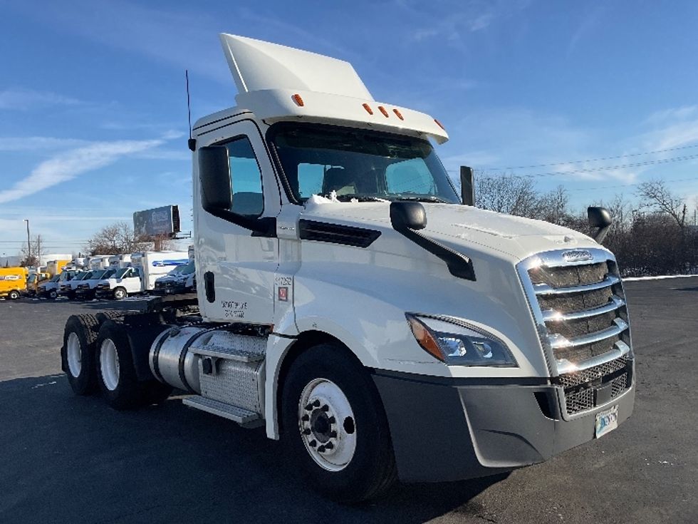 Day Cab Tractor-Heavy Duty Tractors-Freightliner-2018-T12664ST-Indianapolis-IN-497,097\n\t\tmiles-$ 40,000 - Image 1