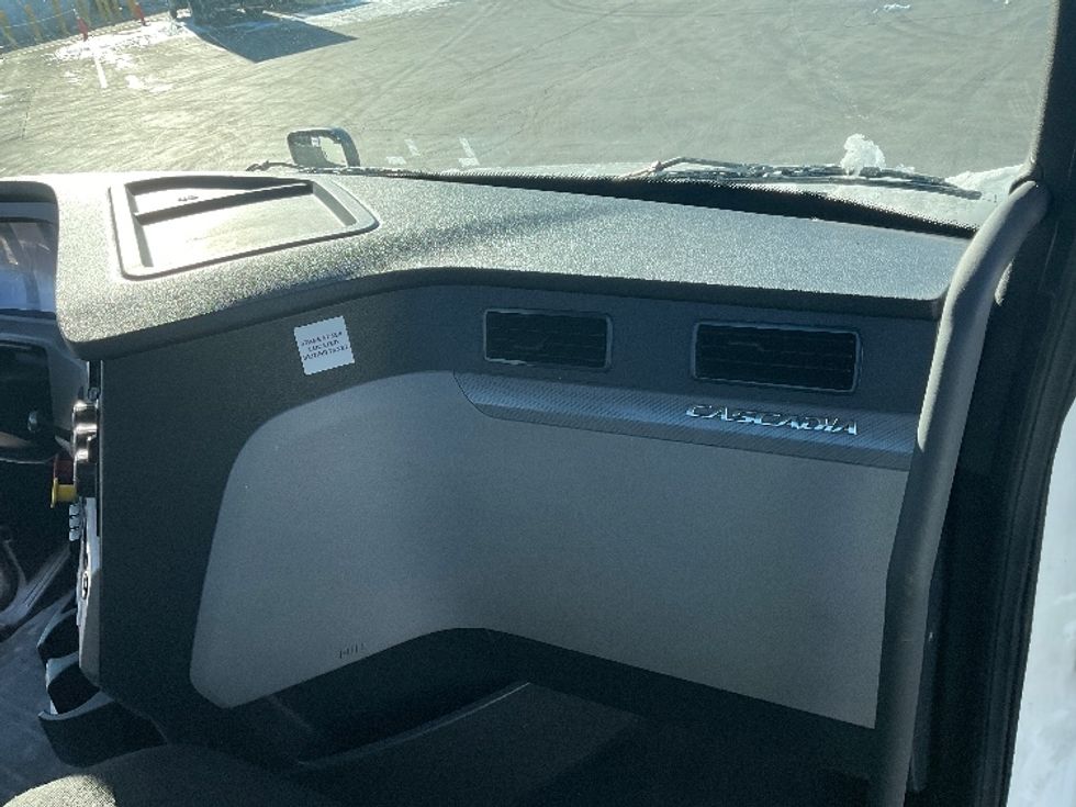 Day Cab Tractor-Heavy Duty Tractors-Freightliner-2018-T12664ST-Indianapolis-IN-497,097\n\t\tmiles-$ 40,000 - Image 13