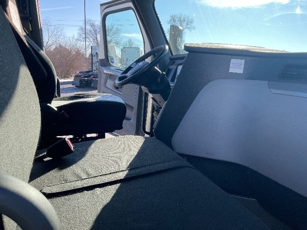 Day Cab Tractor-Heavy Duty Tractors-Freightliner-2018-T12664ST-Indianapolis-IN-497,097\n\t\tmiles-$ 40,000 - Image 14