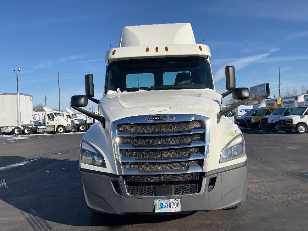 Day Cab Tractor-Heavy Duty Tractors-Freightliner-2018-T12664ST-Indianapolis-IN-497,097\n\t\tmiles-$ 40,000 - Image 2