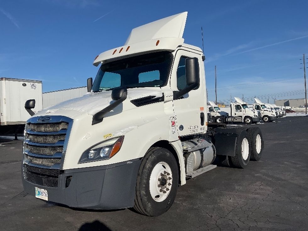 Day Cab Tractor-Heavy Duty Tractors-Freightliner-2018-T12664ST-Indianapolis-IN-497,097\n\t\tmiles-$ 40,000 - Image 3