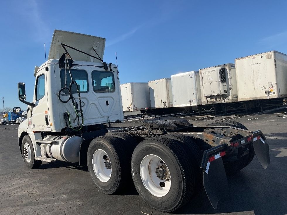 Day Cab Tractor-Heavy Duty Tractors-Freightliner-2018-T12664ST-Indianapolis-IN-497,097\n\t\tmiles-$ 40,000 - Image 5