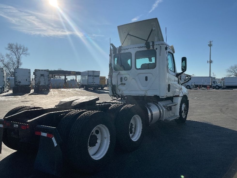Day Cab Tractor-Heavy Duty Tractors-Freightliner-2018-T12664ST-Indianapolis-IN-497,097\n\t\tmiles-$ 40,000 - Image 7