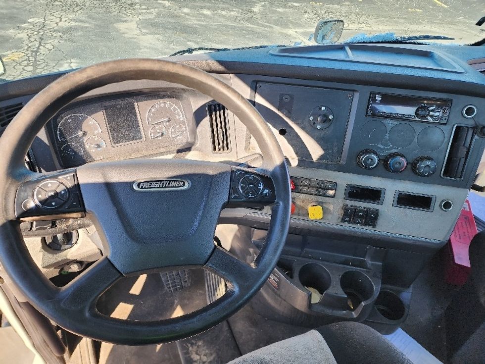 Day Cab Tractor-Heavy Duty Tractors-Freightliner-2018-T12664ST-Indianapolis-IN-498,984\n\t\tmiles-$ 39,750 - Image 11