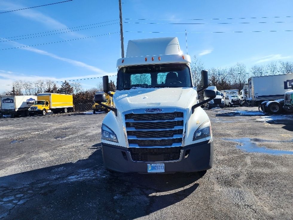 Day Cab Tractor-Heavy Duty Tractors-Freightliner-2018-T12664ST-Indianapolis-IN-498,984\n\t\tmiles-$ 39,750 - Image 2