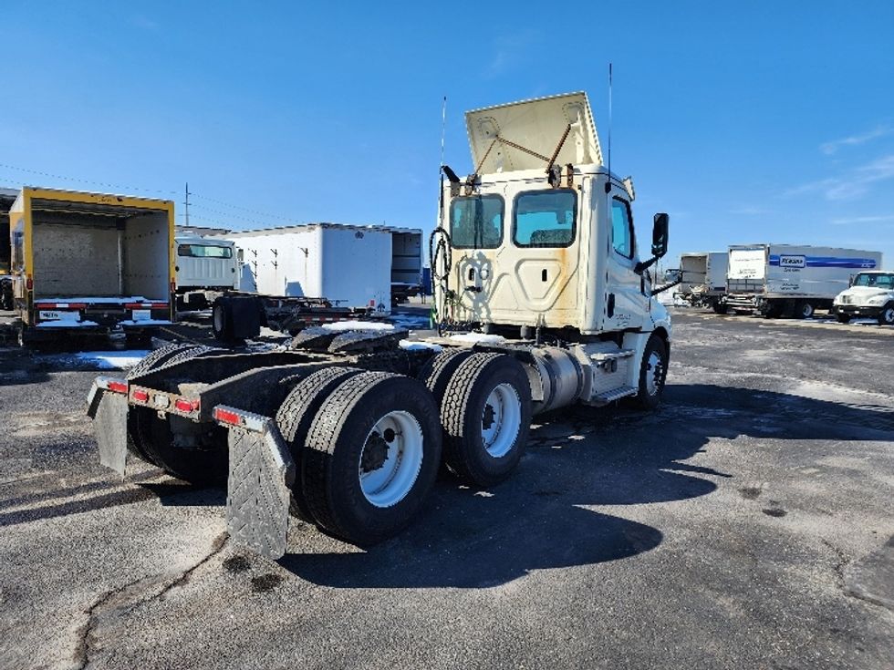 Day Cab Tractor-Heavy Duty Tractors-Freightliner-2018-T12664ST-Indianapolis-IN-498,984\n\t\tmiles-$ 39,750 - Image 7