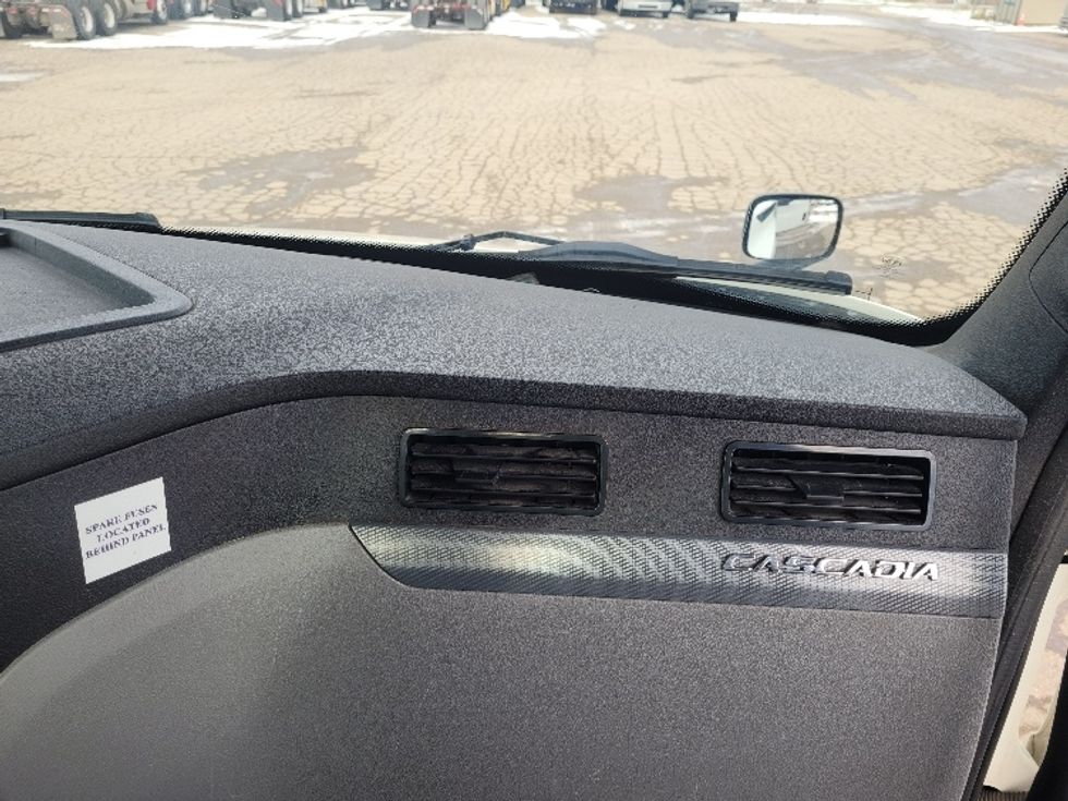 Day Cab Tractor-Heavy Duty Tractors-Freightliner-2018-T12664ST-Jackson-MI-252,568\n\t\tmiles-$ 53,250 - Image 12