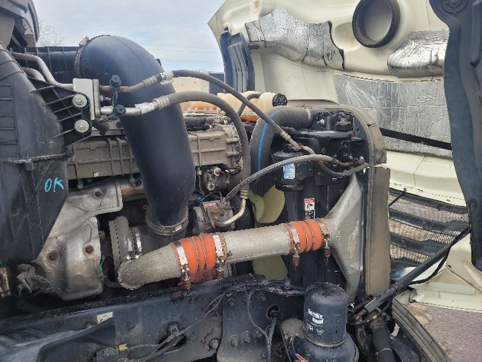 Day Cab Tractor-Heavy Duty Tractors-Freightliner-2018-T12664ST-Jackson-MI-252,568\n\t\tmiles-$ 53,250 - Image 14