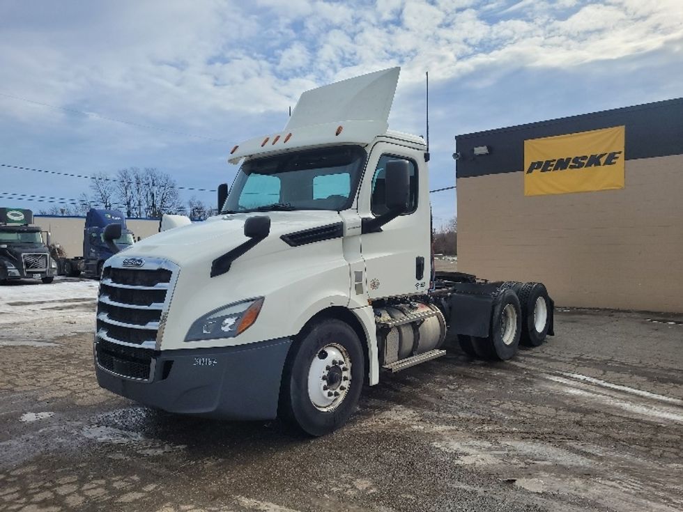 Day Cab Tractor-Heavy Duty Tractors-Freightliner-2018-T12664ST-Jackson-MI-252,568\n\t\tmiles-$ 53,250 - Image 3