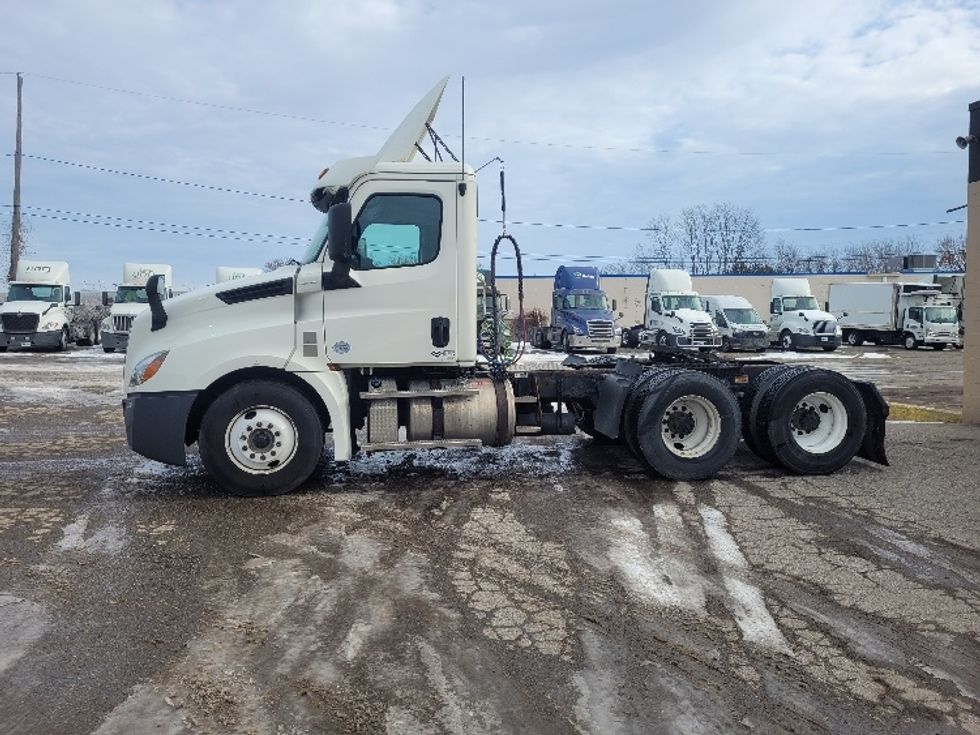 Day Cab Tractor-Heavy Duty Tractors-Freightliner-2018-T12664ST-Jackson-MI-252,568\n\t\tmiles-$ 53,250 - Image 4