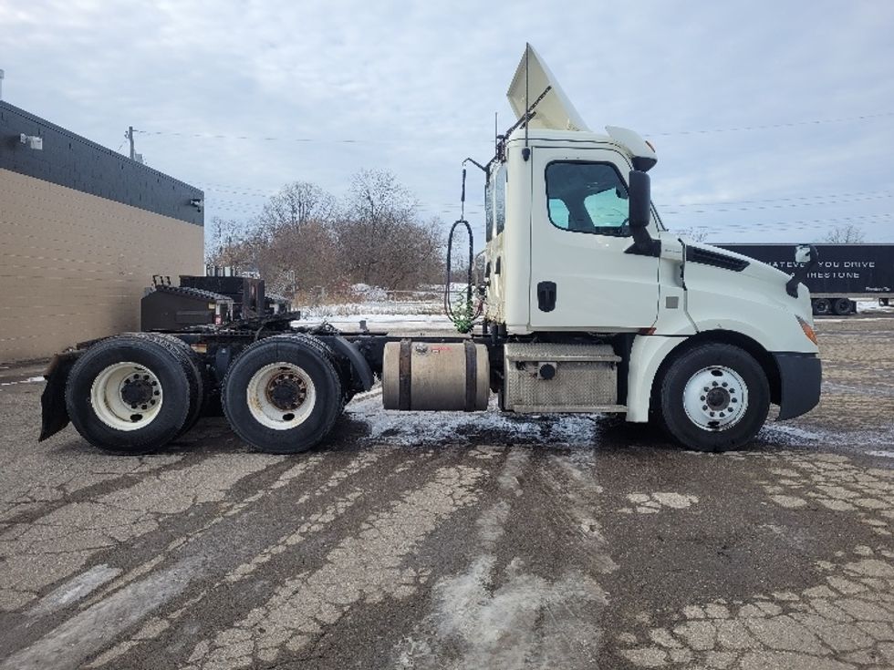 Day Cab Tractor-Heavy Duty Tractors-Freightliner-2018-T12664ST-Jackson-MI-252,568\n\t\tmiles-$ 53,250 - Image 7