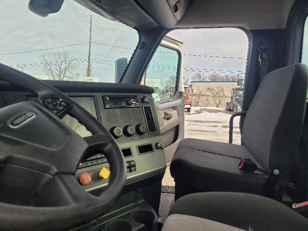 Day Cab Tractor-Heavy Duty Tractors-Freightliner-2018-T12664ST-Jackson-MI-252,568\n\t\tmiles-$ 53,250 - Image 9