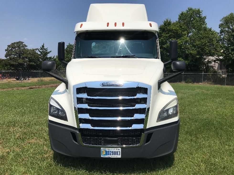 Day Cab Tractor-Heavy Duty Tractors-Freightliner-2018-T12664ST-Jackson-MS-556,479\n\t\tmiles-$ 39,000 - Image 2