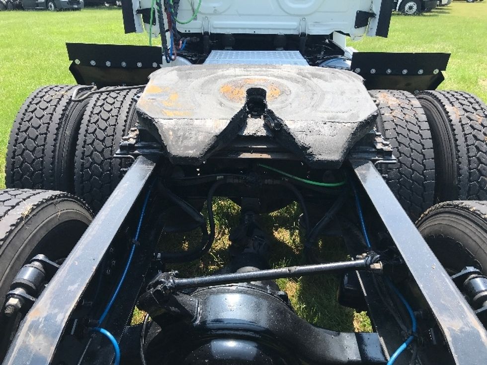 Day Cab Tractor-Heavy Duty Tractors-Freightliner-2018-T12664ST-Jackson-MS-556,479\n\t\tmiles-$ 39,000 - Image 6