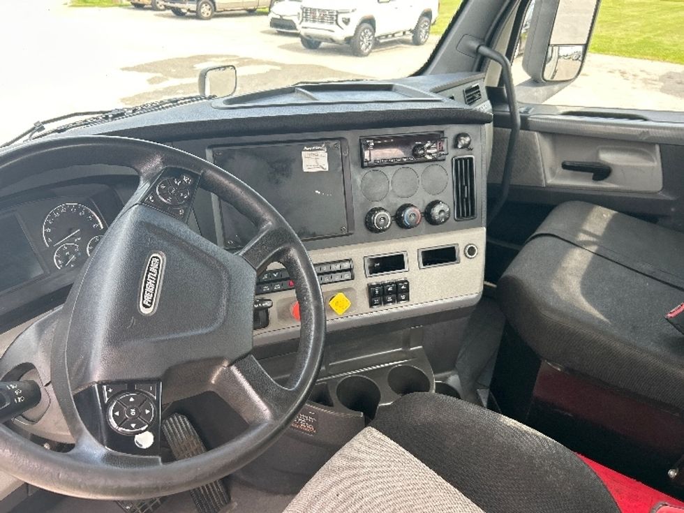 Day Cab Tractor-Heavy Duty Tractors-Freightliner-2018-T12664ST-Jackson-TN-326,452\n\t\tmiles-$ 38,750 - Image 10