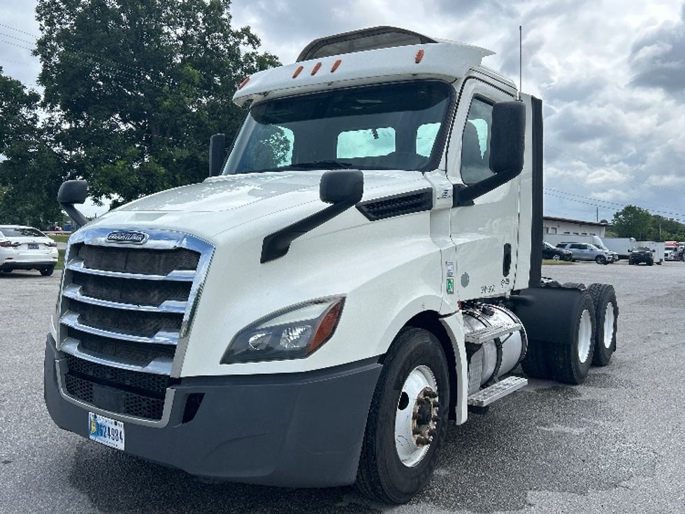 Day Cab Tractor-Heavy Duty Tractors-Freightliner-2018-T12664ST-Jackson-TN-326,452\n\t\tmiles-$ 38,750 - Image 3