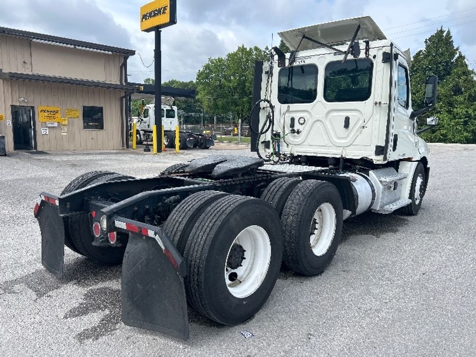 Day Cab Tractor-Heavy Duty Tractors-Freightliner-2018-T12664ST-Jackson-TN-326,452\n\t\tmiles-$ 38,750 - Image 7