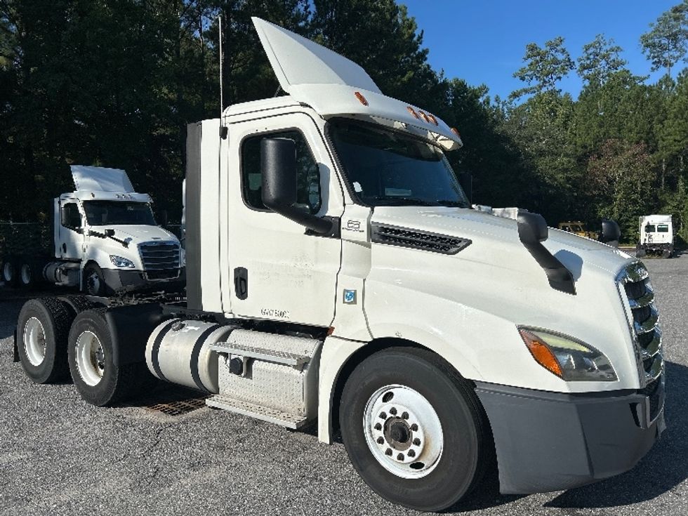 Day Cab Tractor-Heavy Duty Tractors-Freightliner-2018-T12664ST-Jacksonville-FL-553,289\n\t\tmiles-$ 36,500 - Image 1