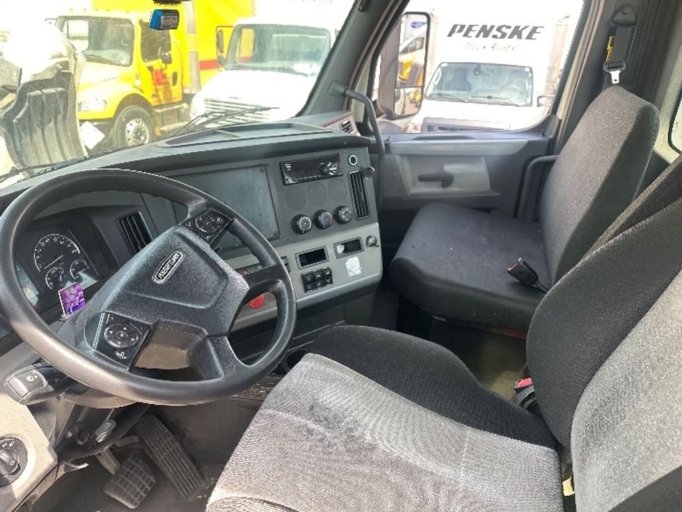 Day Cab Tractor-Heavy Duty Tractors-Freightliner-2018-T12664ST-Jamaica-NY-183,176\n\t\tmiles-$ 52,250 - Image 10