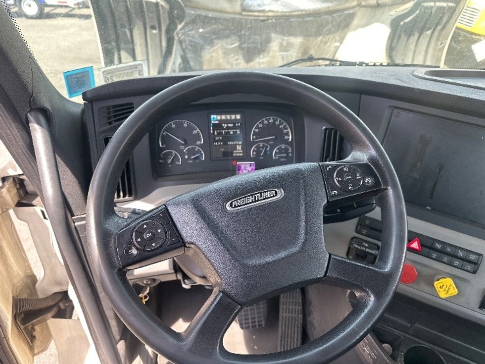 Day Cab Tractor-Heavy Duty Tractors-Freightliner-2018-T12664ST-Jamaica-NY-183,176\n\t\tmiles-$ 52,250 - Image 11