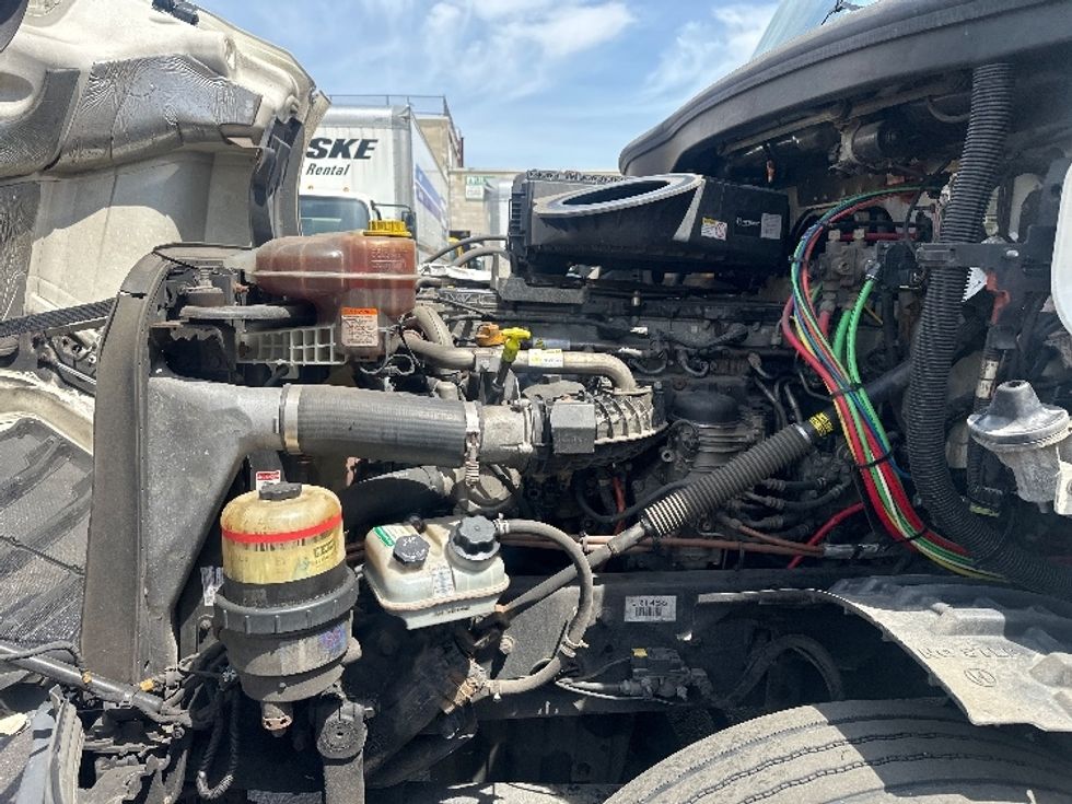 Day Cab Tractor-Heavy Duty Tractors-Freightliner-2018-T12664ST-Jamaica-NY-183,176\n\t\tmiles-$ 52,250 - Image 16