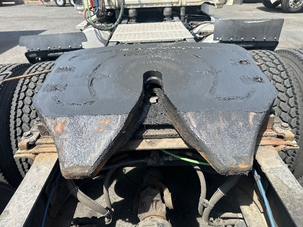 Day Cab Tractor-Heavy Duty Tractors-Freightliner-2018-T12664ST-Jamaica-NY-183,176\n\t\tmiles-$ 52,250 - Image 17