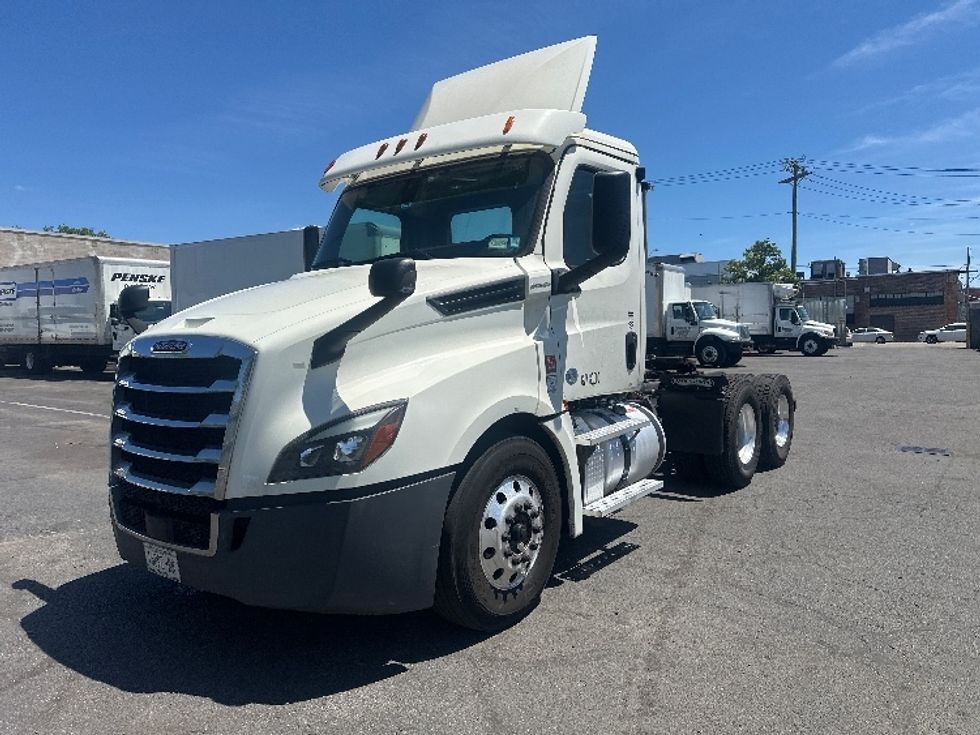 Day Cab Tractor-Heavy Duty Tractors-Freightliner-2018-T12664ST-Jamaica-NY-183,176\n\t\tmiles-$ 52,250 - Image 3