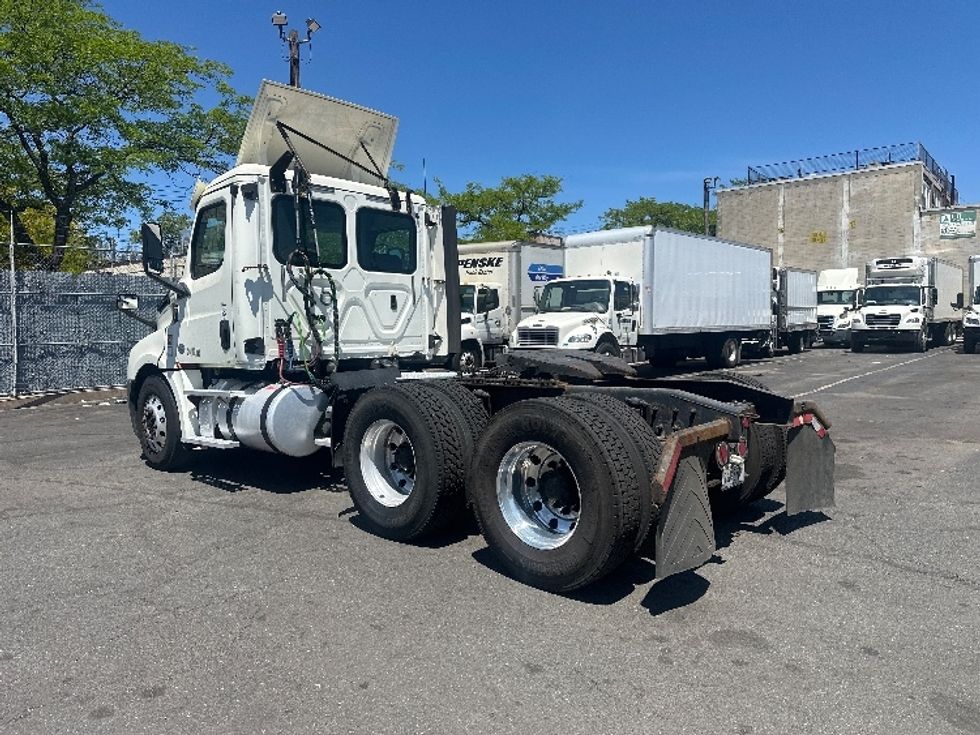 Day Cab Tractor-Heavy Duty Tractors-Freightliner-2018-T12664ST-Jamaica-NY-183,176\n\t\tmiles-$ 52,250 - Image 5