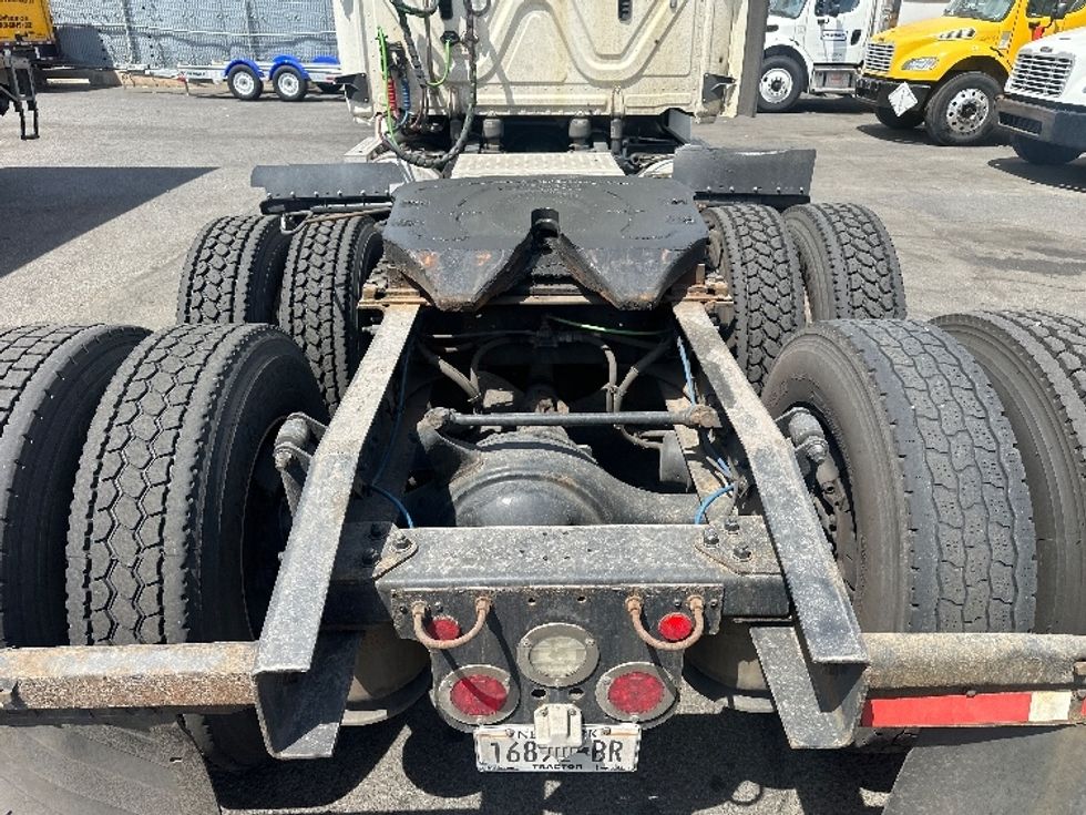 Day Cab Tractor-Heavy Duty Tractors-Freightliner-2018-T12664ST-Jamaica-NY-183,176\n\t\tmiles-$ 52,250 - Image 6