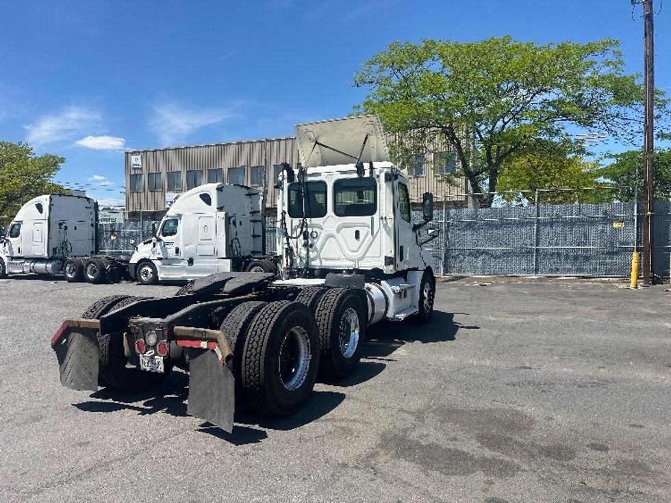 Day Cab Tractor-Heavy Duty Tractors-Freightliner-2018-T12664ST-Jamaica-NY-183,176\n\t\tmiles-$ 52,250 - Image 7