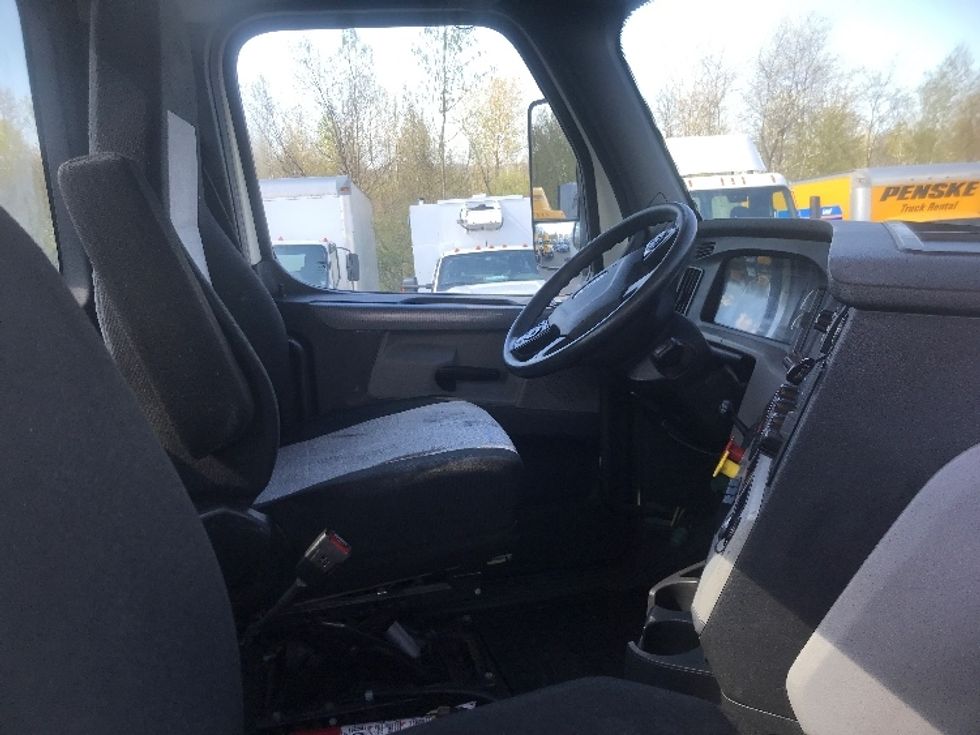 Day Cab Tractor-Heavy Duty Tractors-Freightliner-2018-T12664ST-Jessup-PA-356,033\n\t\tmiles-$ 45,500 - Image 14