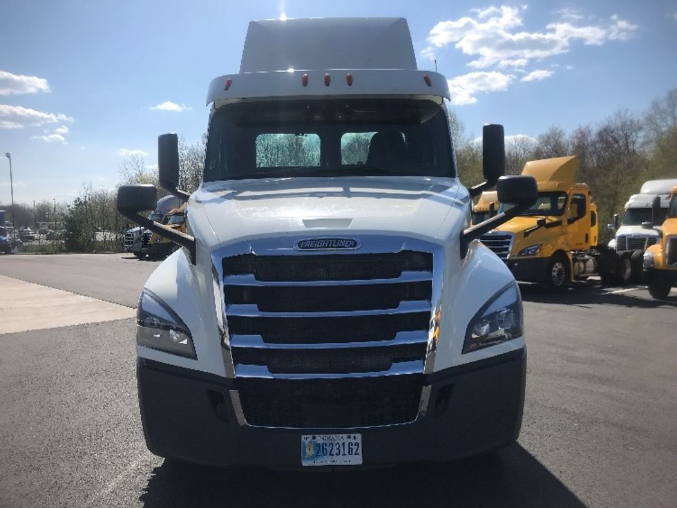 Day Cab Tractor-Heavy Duty Tractors-Freightliner-2018-T12664ST-Jessup-PA-356,033\n\t\tmiles-$ 45,500 - Image 2