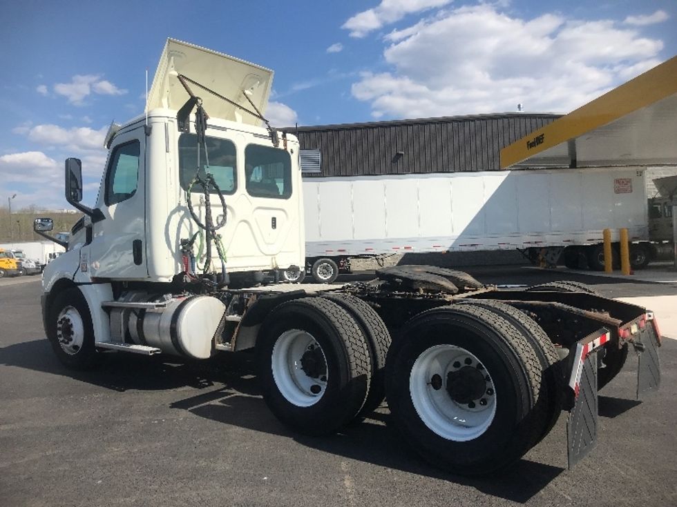 Day Cab Tractor-Heavy Duty Tractors-Freightliner-2018-T12664ST-Jessup-PA-356,033\n\t\tmiles-$ 45,500 - Image 5