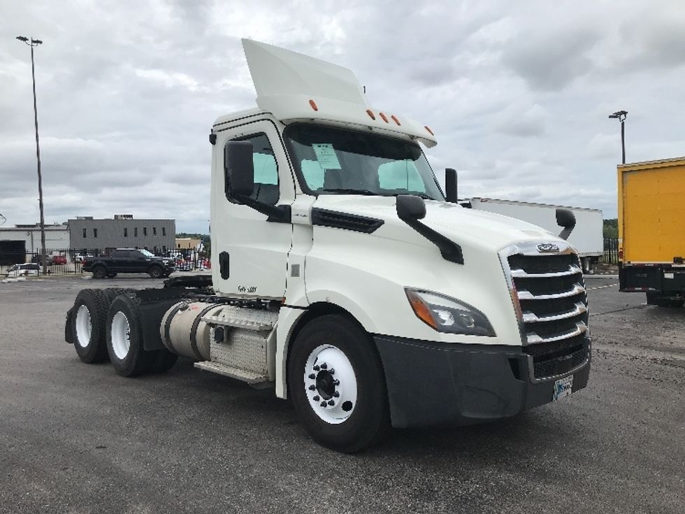 Day Cab Tractor-Heavy Duty Tractors-Freightliner-2018-T12664ST-Kansas City-MO-340,910\n\t\tmiles-$ 53,750 - Image 1
