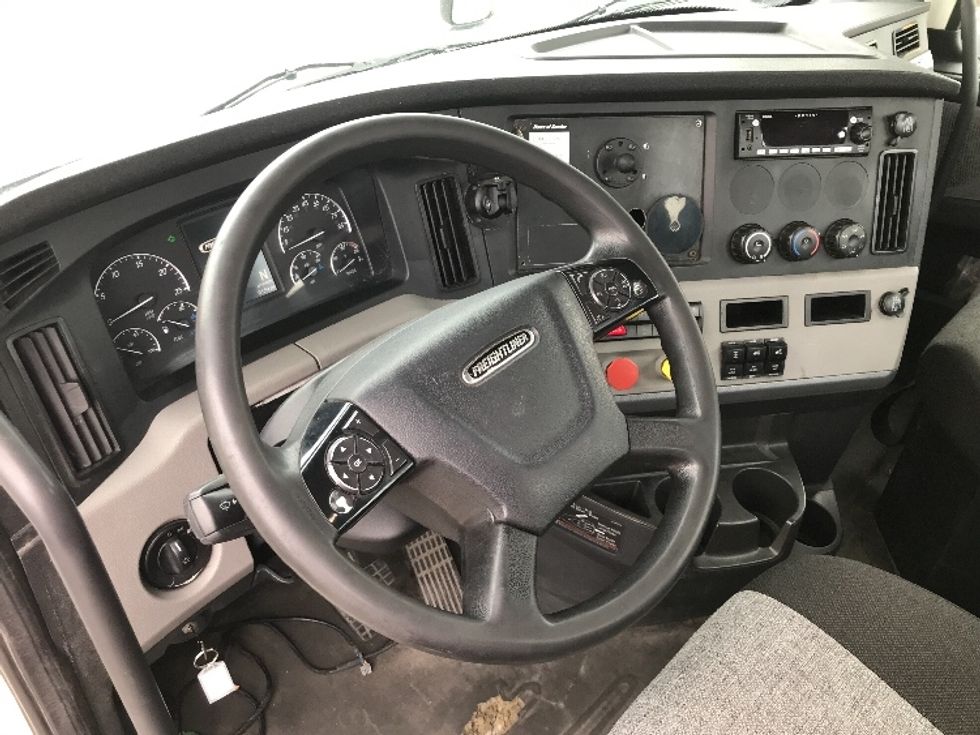Day Cab Tractor-Heavy Duty Tractors-Freightliner-2018-T12664ST-Kansas City-MO-340,910\n\t\tmiles-$ 53,750 - Image 11