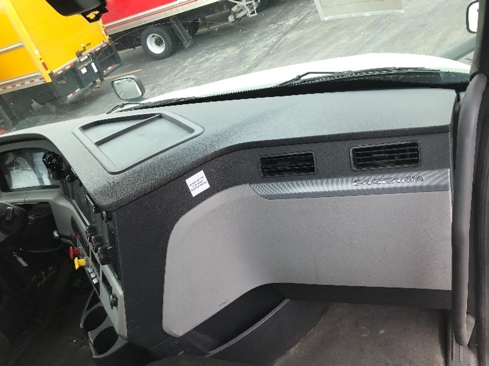Day Cab Tractor-Heavy Duty Tractors-Freightliner-2018-T12664ST-Kansas City-MO-340,910\n\t\tmiles-$ 53,750 - Image 13