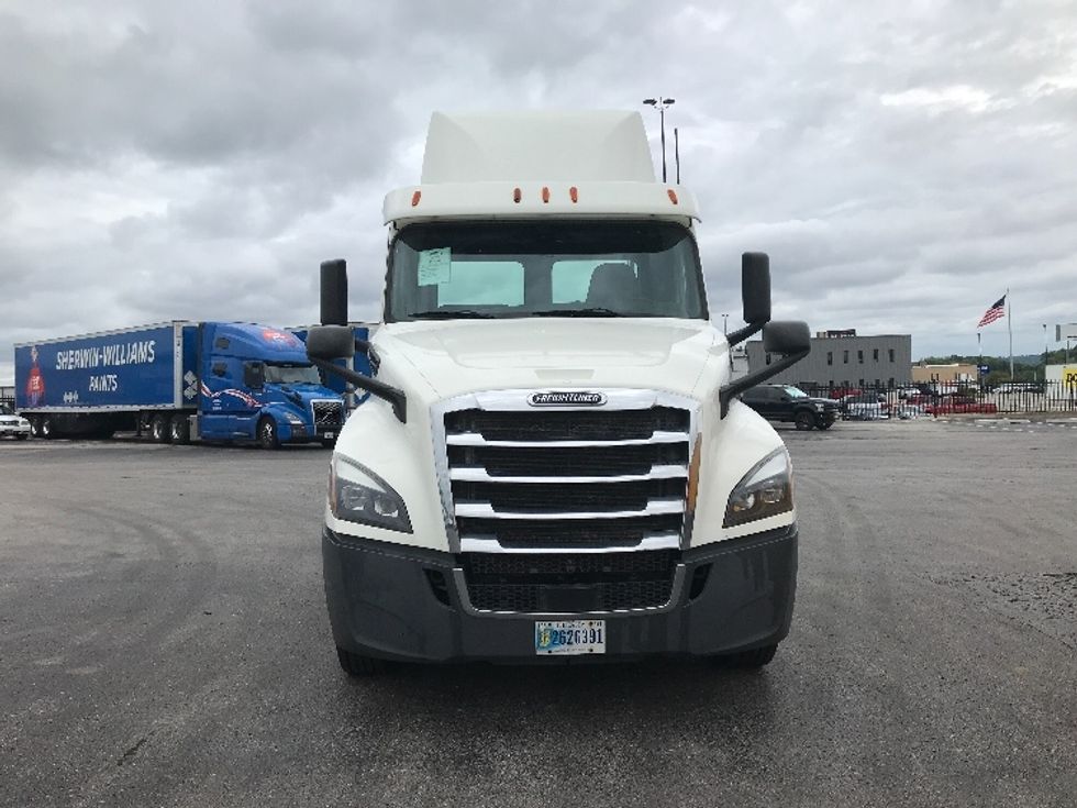Day Cab Tractor-Heavy Duty Tractors-Freightliner-2018-T12664ST-Kansas City-MO-340,910\n\t\tmiles-$ 53,750 - Image 2
