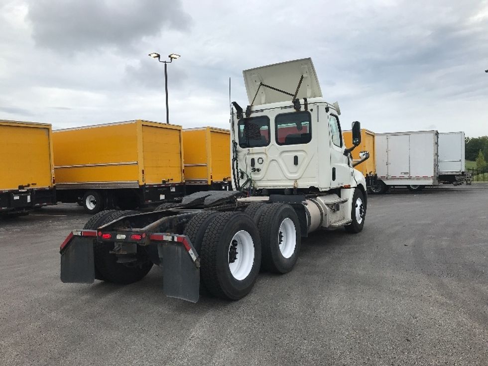 Day Cab Tractor-Heavy Duty Tractors-Freightliner-2018-T12664ST-Kansas City-MO-340,910\n\t\tmiles-$ 53,750 - Image 7
