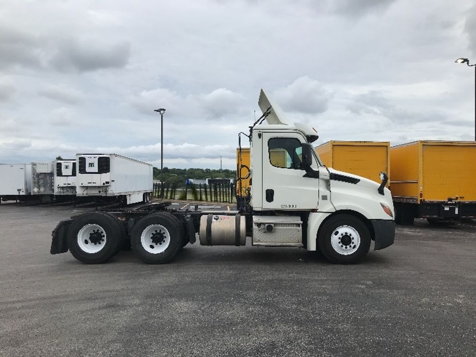 Day Cab Tractor-Heavy Duty Tractors-Freightliner-2018-T12664ST-Kansas City-MO-340,910\n\t\tmiles-$ 53,750 - Image 8