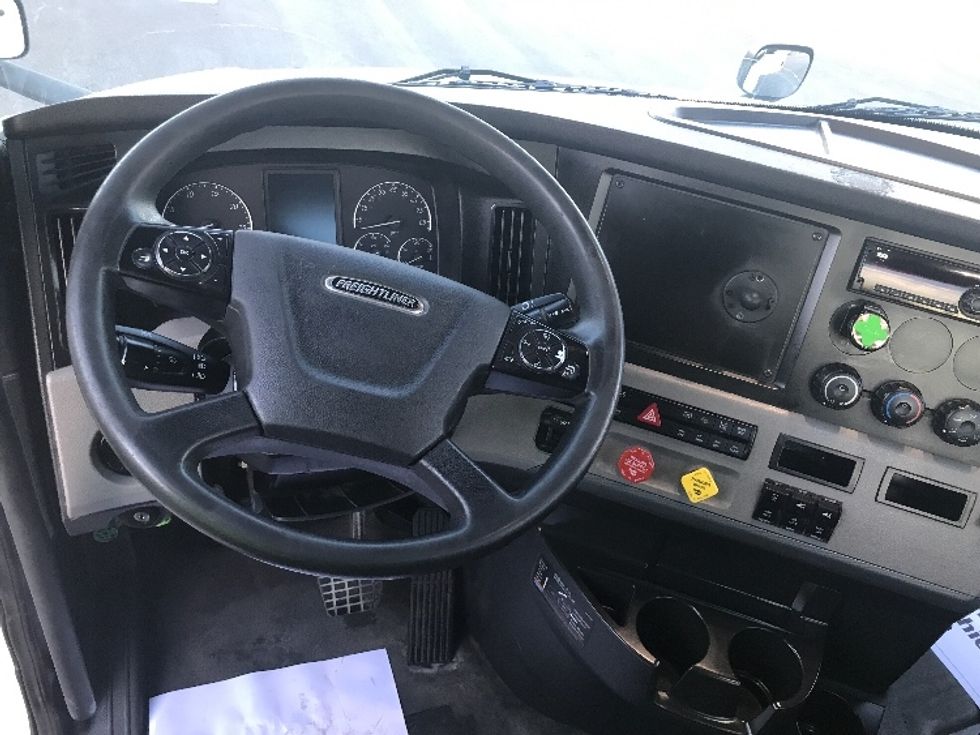 Day Cab Tractor-Heavy Duty Tractors-Freightliner-2018-T12664ST-Kansas City-MO-347,896\n\t\tmiles-$ 44,750 - Image 11
