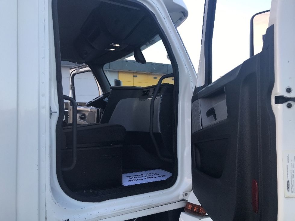 Day Cab Tractor-Heavy Duty Tractors-Freightliner-2018-T12664ST-Kansas City-MO-347,896\n\t\tmiles-$ 44,750 - Image 12