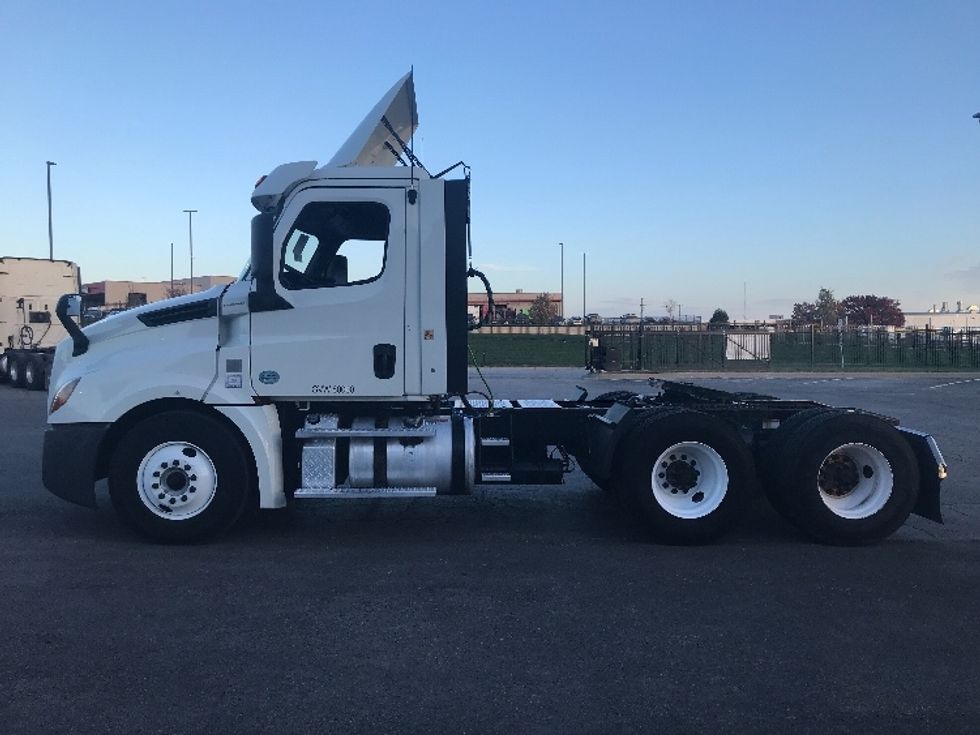 Day Cab Tractor-Heavy Duty Tractors-Freightliner-2018-T12664ST-Kansas City-MO-347,896\n\t\tmiles-$ 44,750 - Image 4