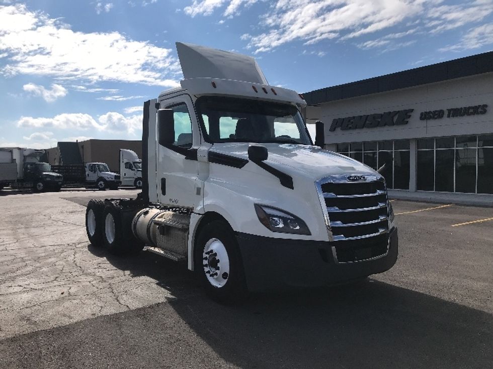 Day Cab Tractor-Heavy Duty Tractors-Freightliner-2018-T12664ST-Kansas City-MO-349,468\n\t\tmiles-$ 44,750 - Image 1