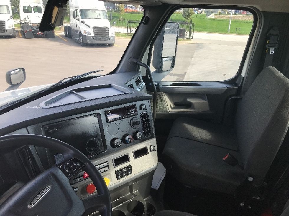 Day Cab Tractor-Heavy Duty Tractors-Freightliner-2018-T12664ST-Kansas City-MO-349,468\n\t\tmiles-$ 44,750 - Image 10
