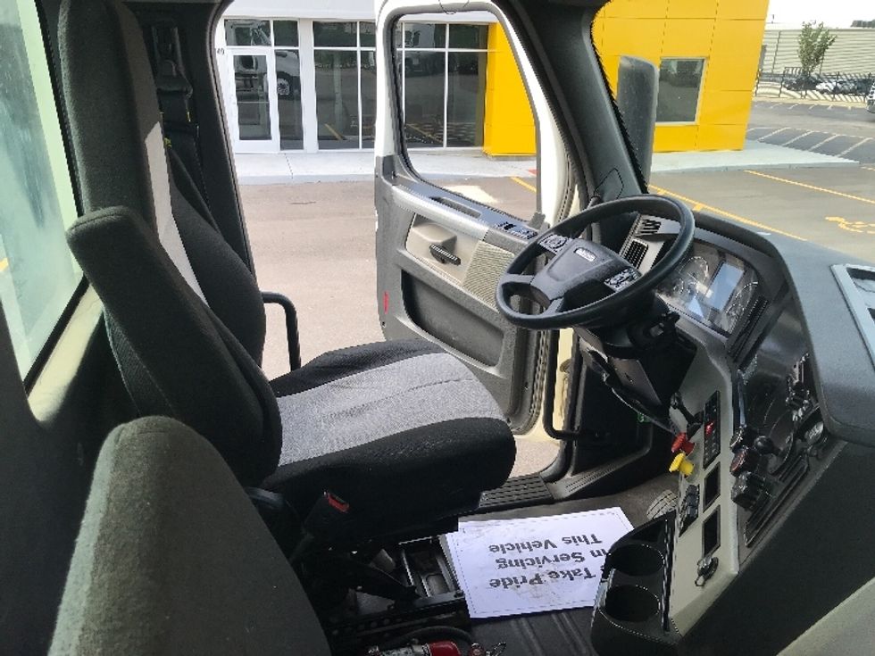 Day Cab Tractor-Heavy Duty Tractors-Freightliner-2018-T12664ST-Kansas City-MO-349,468\n\t\tmiles-$ 44,750 - Image 14