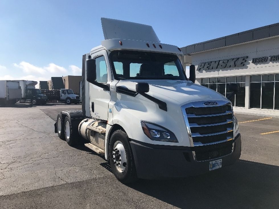 Day Cab Tractor-Heavy Duty Tractors-Freightliner-2018-T12664ST-Kansas City-MO-350,589\n\t\tmiles-$ 44,500 - Image 1