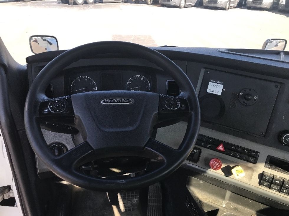 Day Cab Tractor-Heavy Duty Tractors-Freightliner-2018-T12664ST-Kansas City-MO-350,589\n\t\tmiles-$ 44,500 - Image 11